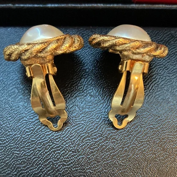 Authentic Chanel Vintage Faux Pearl Clip On Earrings - Picture 6 of 9